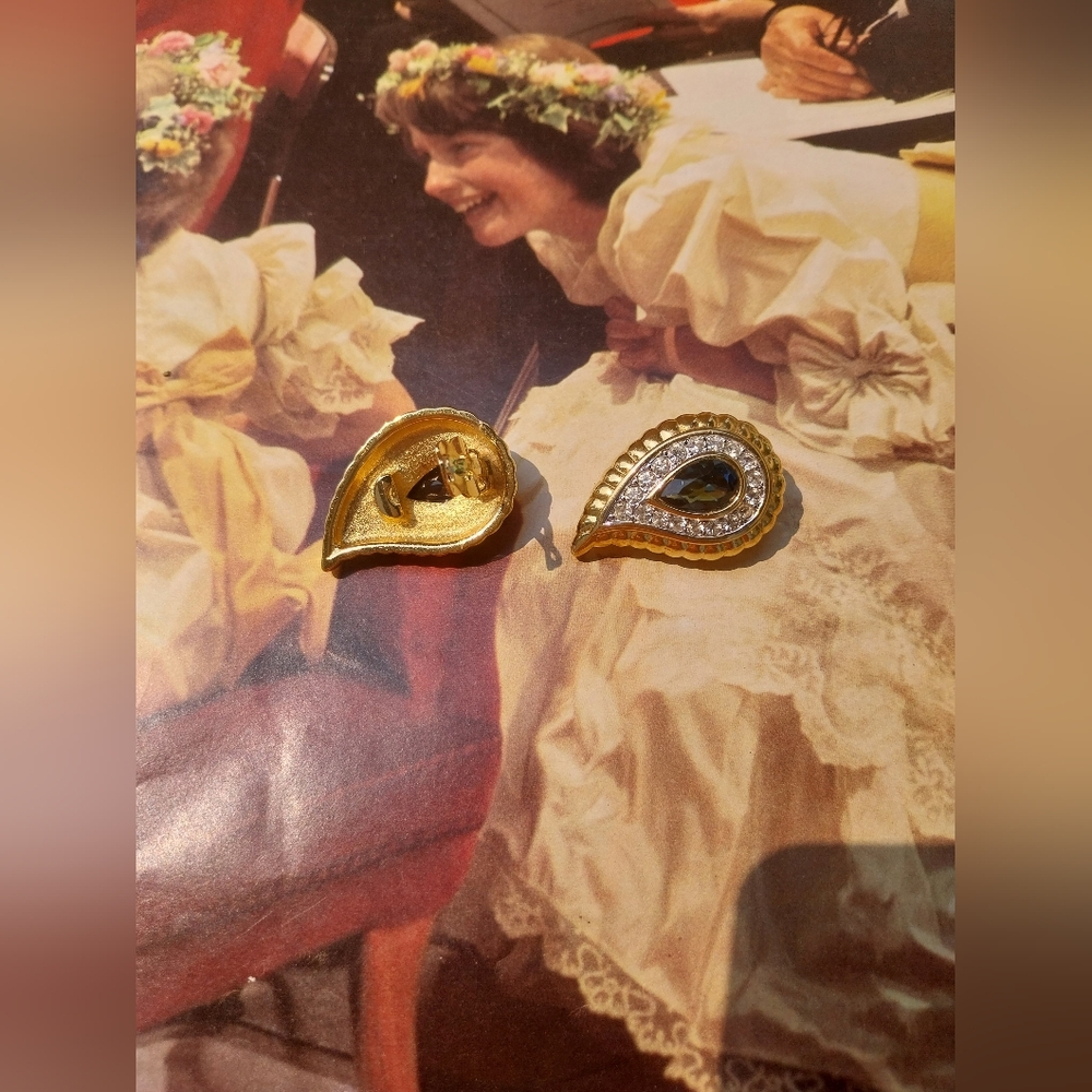 Nina Ricci  Clips Earrings - Picture 10 of 15